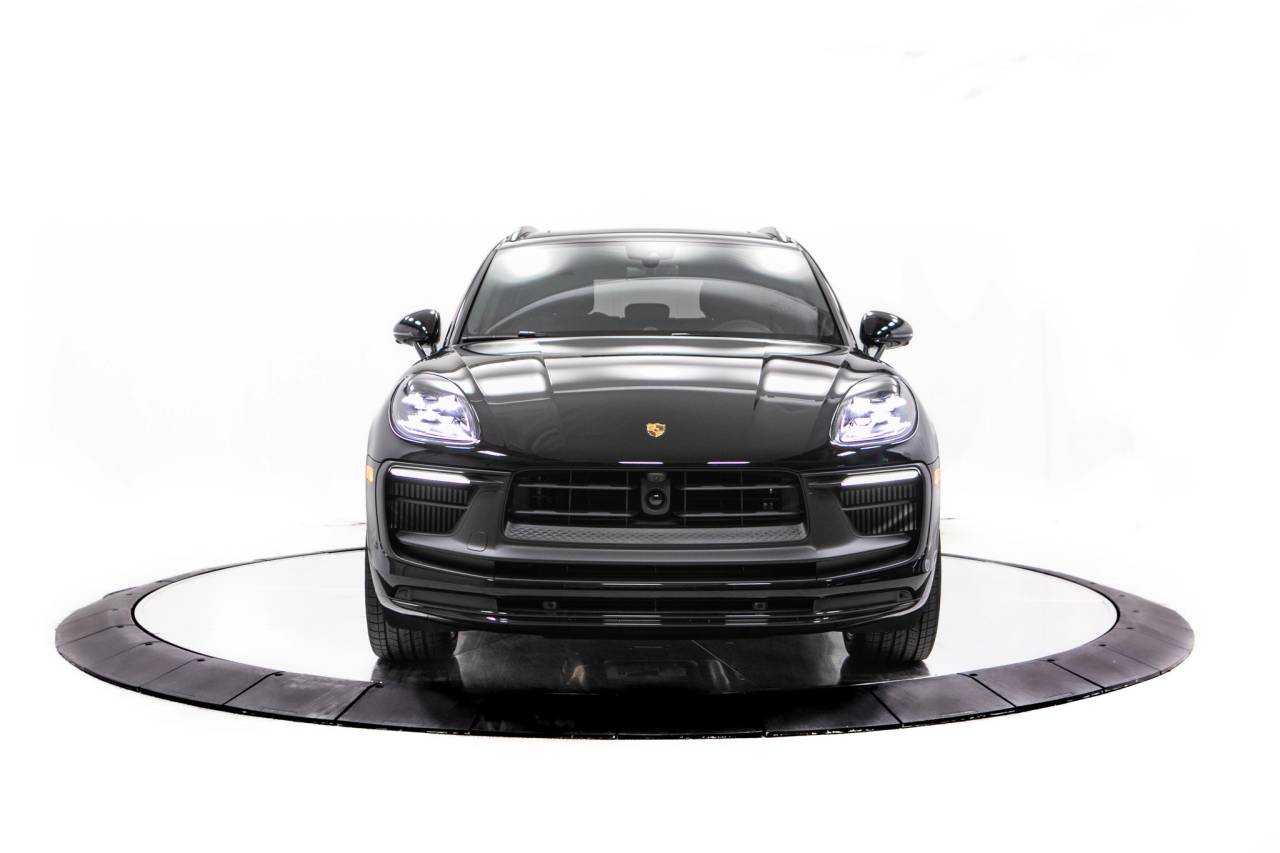 Thumbnail: 2026 Porsche Macan - 10