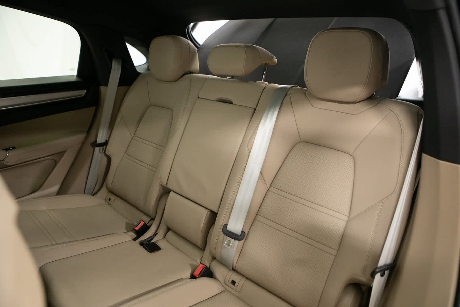 Thumbnail: 2022 Porsche Cayenne - 26