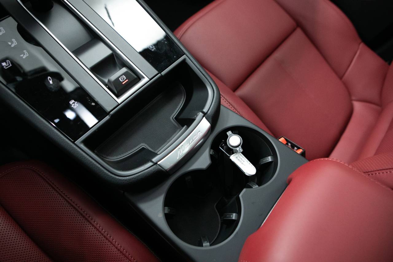 Thumbnail: 2026 Porsche Macan - 33