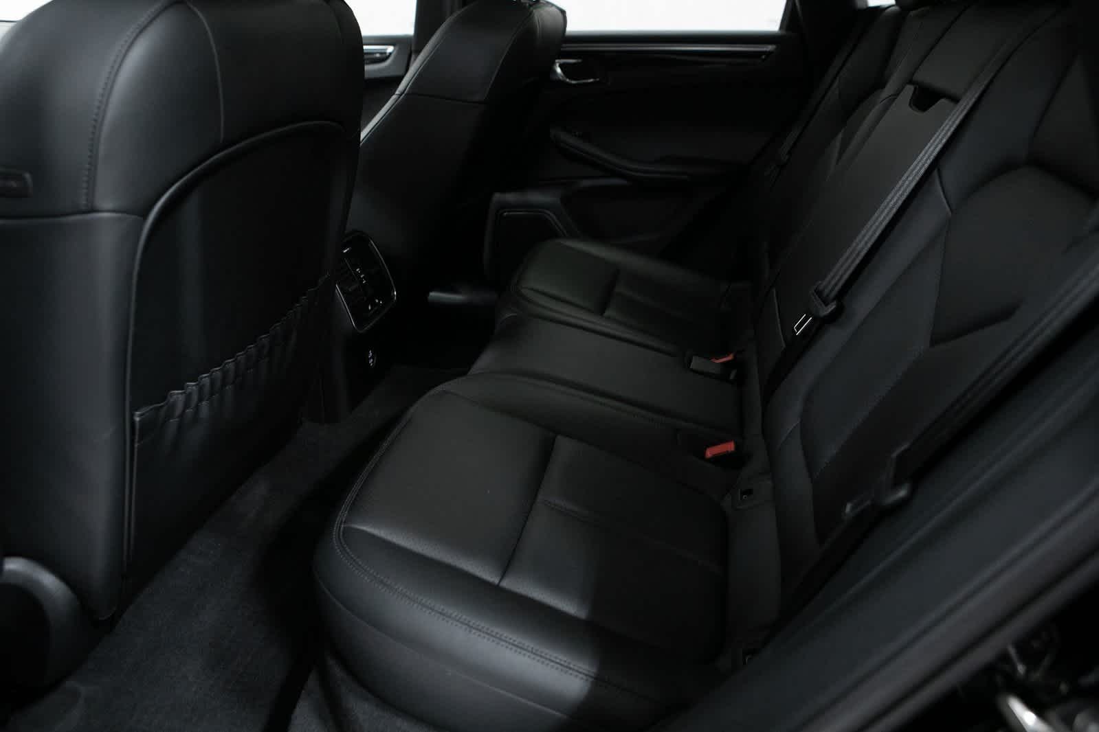 Thumbnail: 2023 Porsche Macan - 27