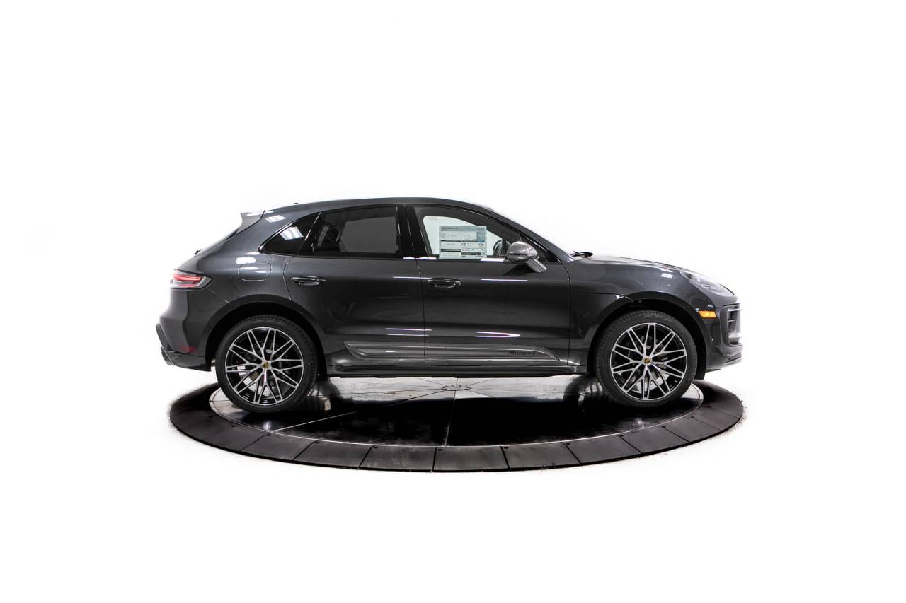 Thumbnail: 2026 Porsche Macan - 8