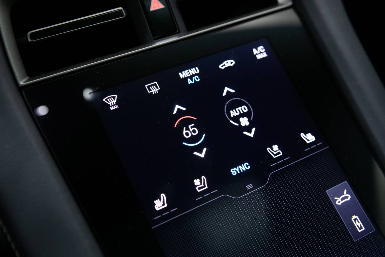 Thumbnail: 2026 Porsche Taycan - 28