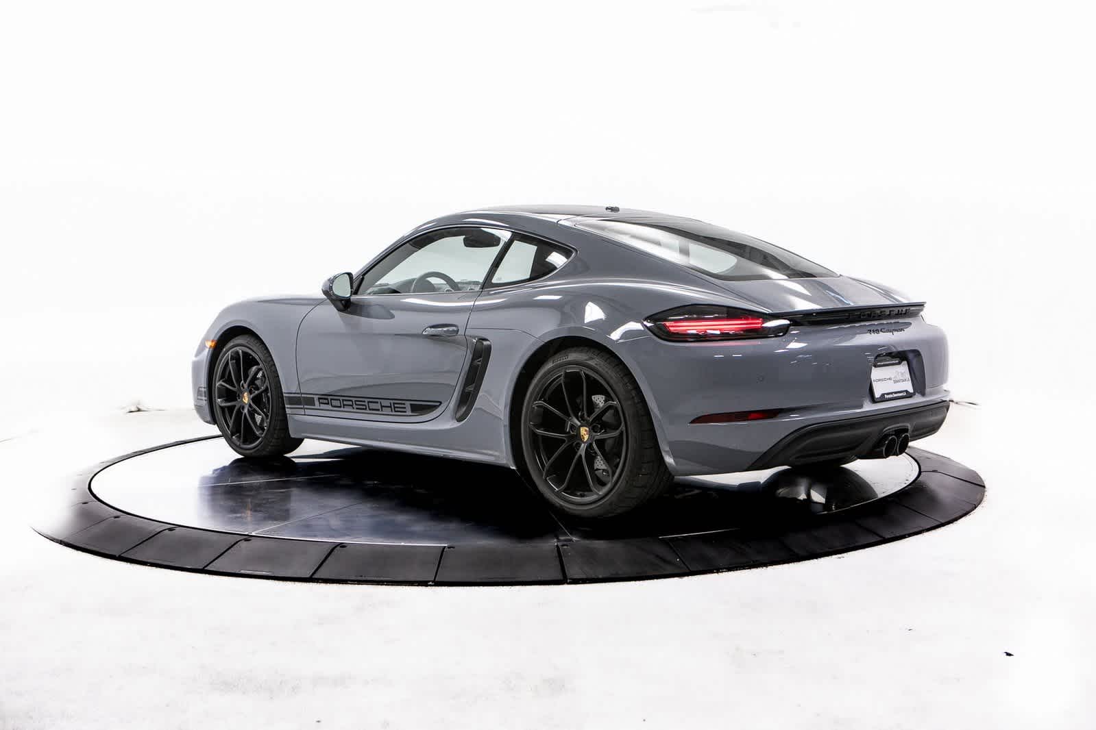 2024 Porsche Cayman photo 3