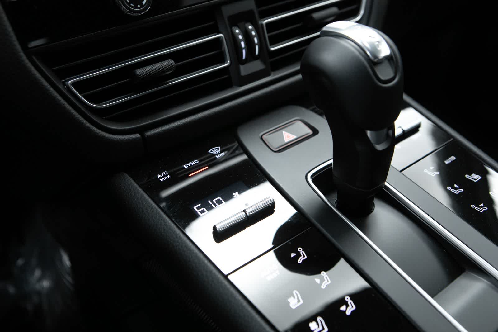 Thumbnail: 2026 Porsche Macan - 29