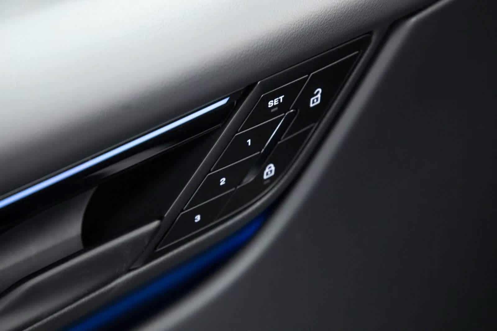 Thumbnail: 2025 Porsche Macan - 18