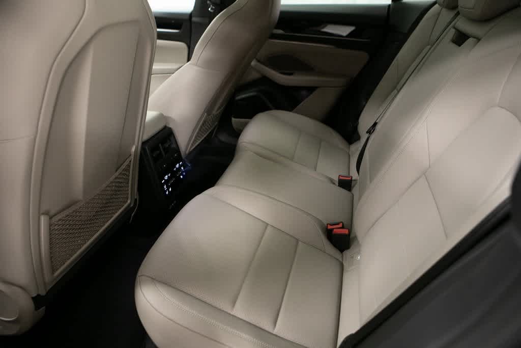 Thumbnail: 2025 Porsche Macan - 27