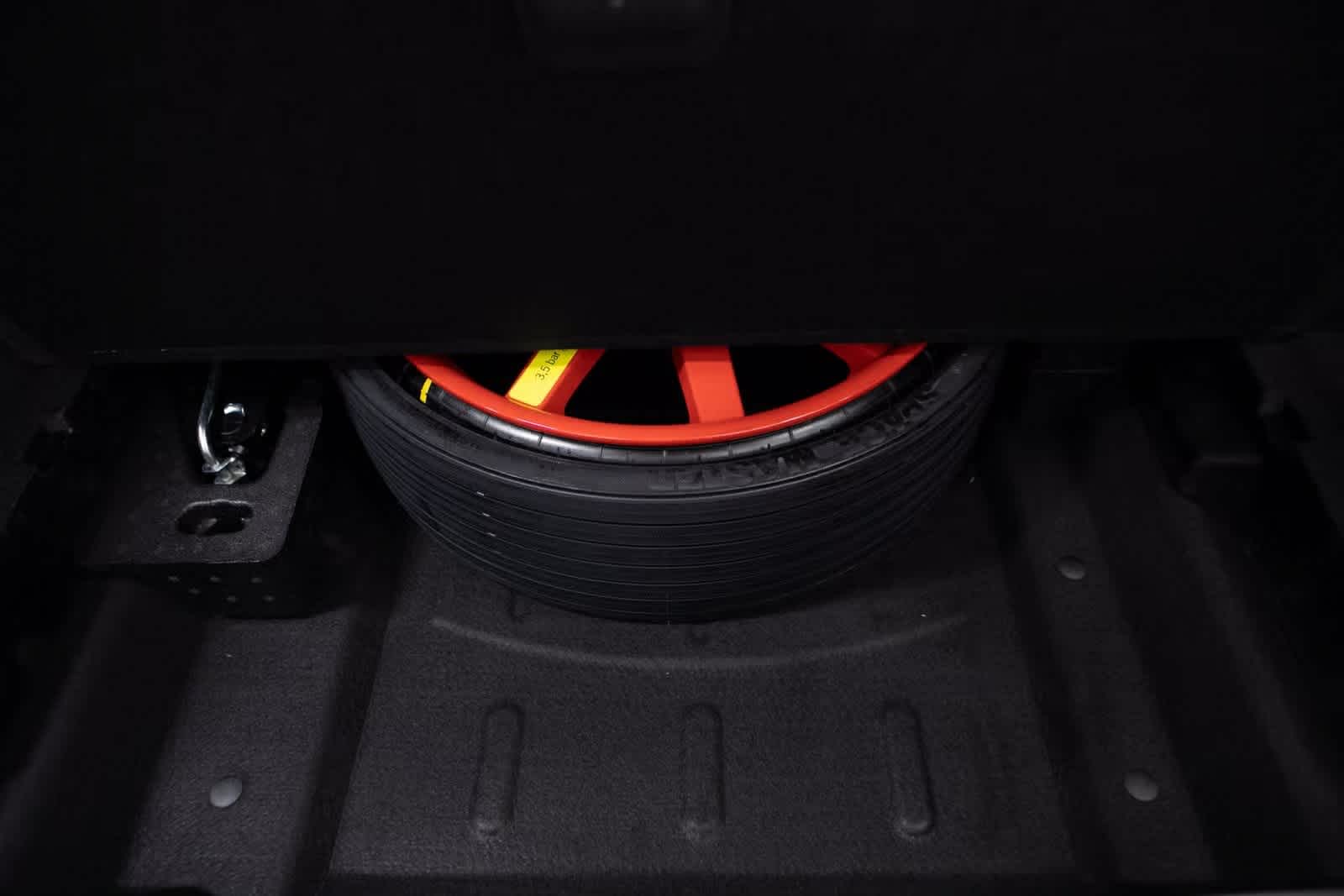 Thumbnail: 2025 Porsche Macan - 32