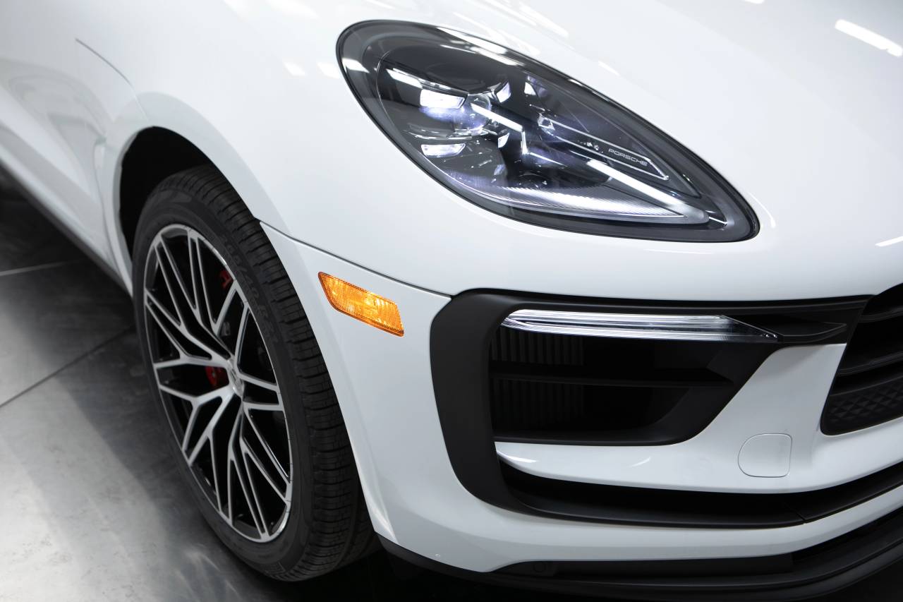 Thumbnail: 2026 Porsche Macan - 12