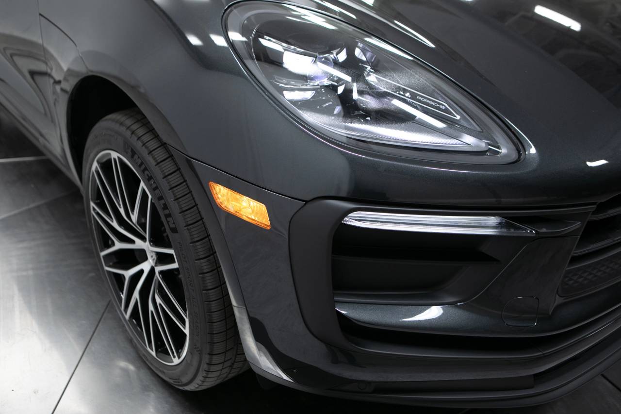 Thumbnail: 2026 Porsche Macan - 12