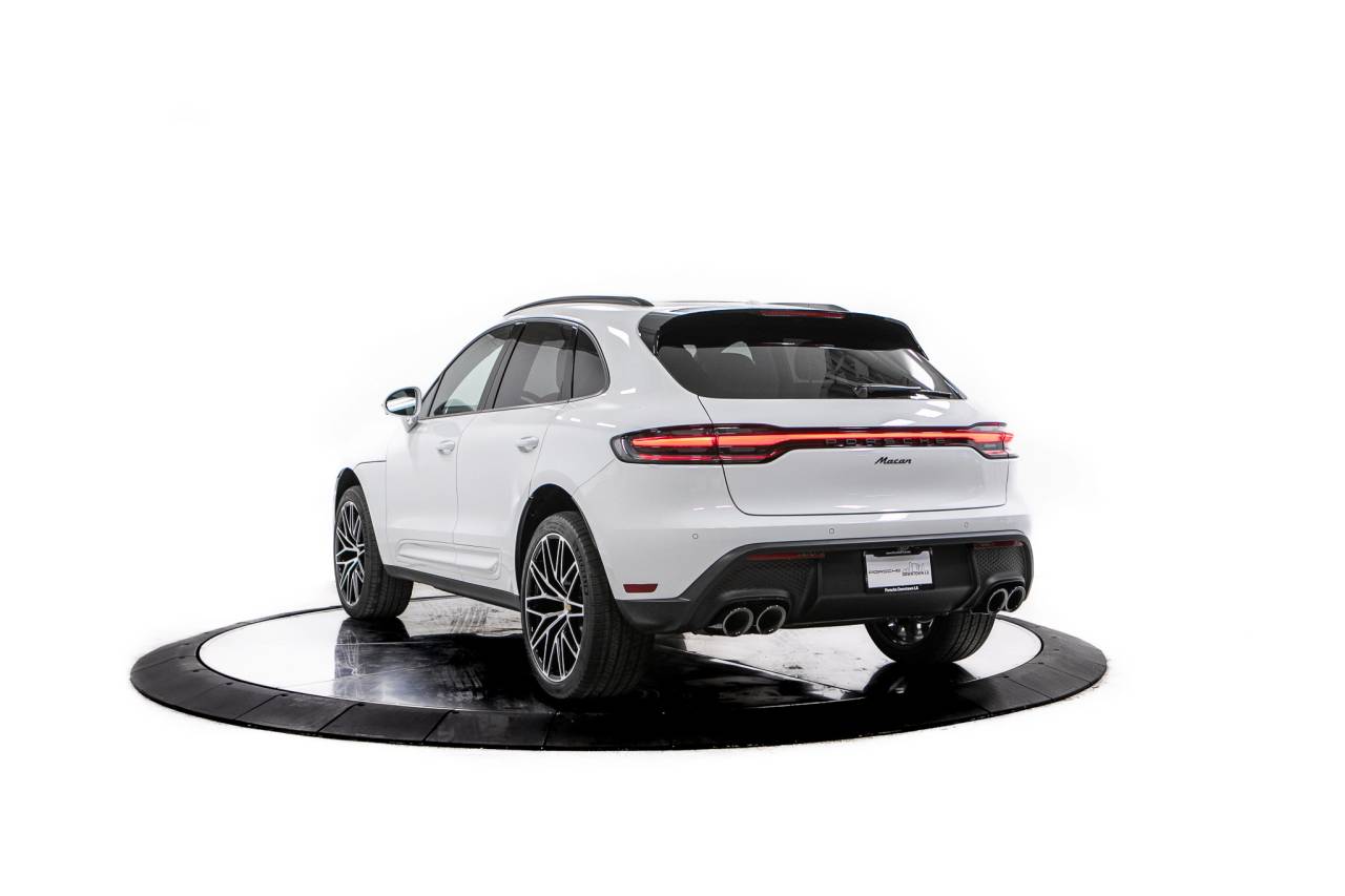 Thumbnail: 2026 Porsche Macan - 3