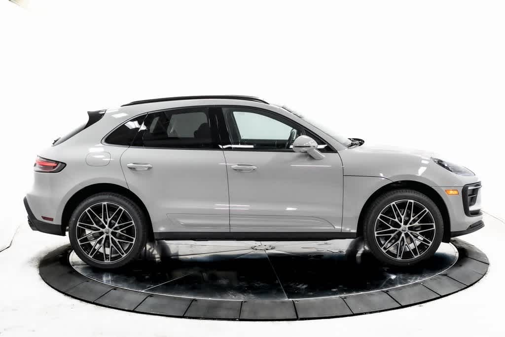 Thumbnail: 2025 Porsche Macan - 8