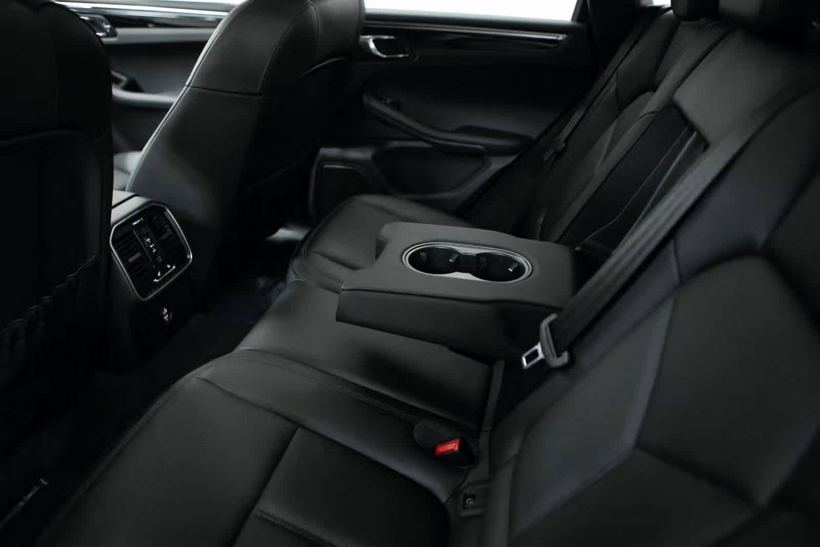 Thumbnail: 2025 Porsche Macan - 29