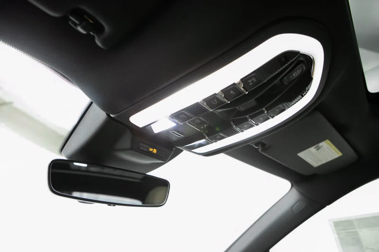 Thumbnail: 2026 Porsche Macan - 31