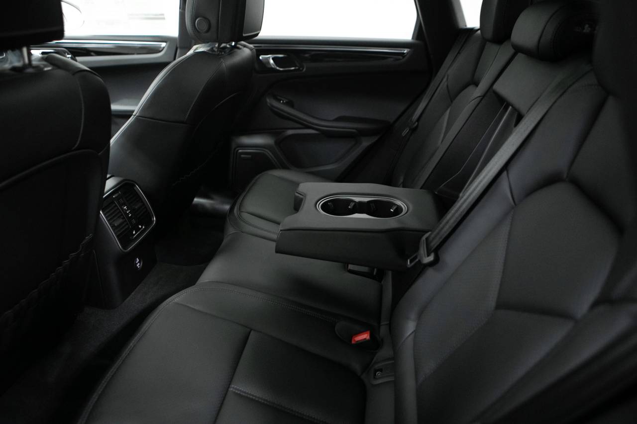 Thumbnail: 2026 Porsche Macan - 37