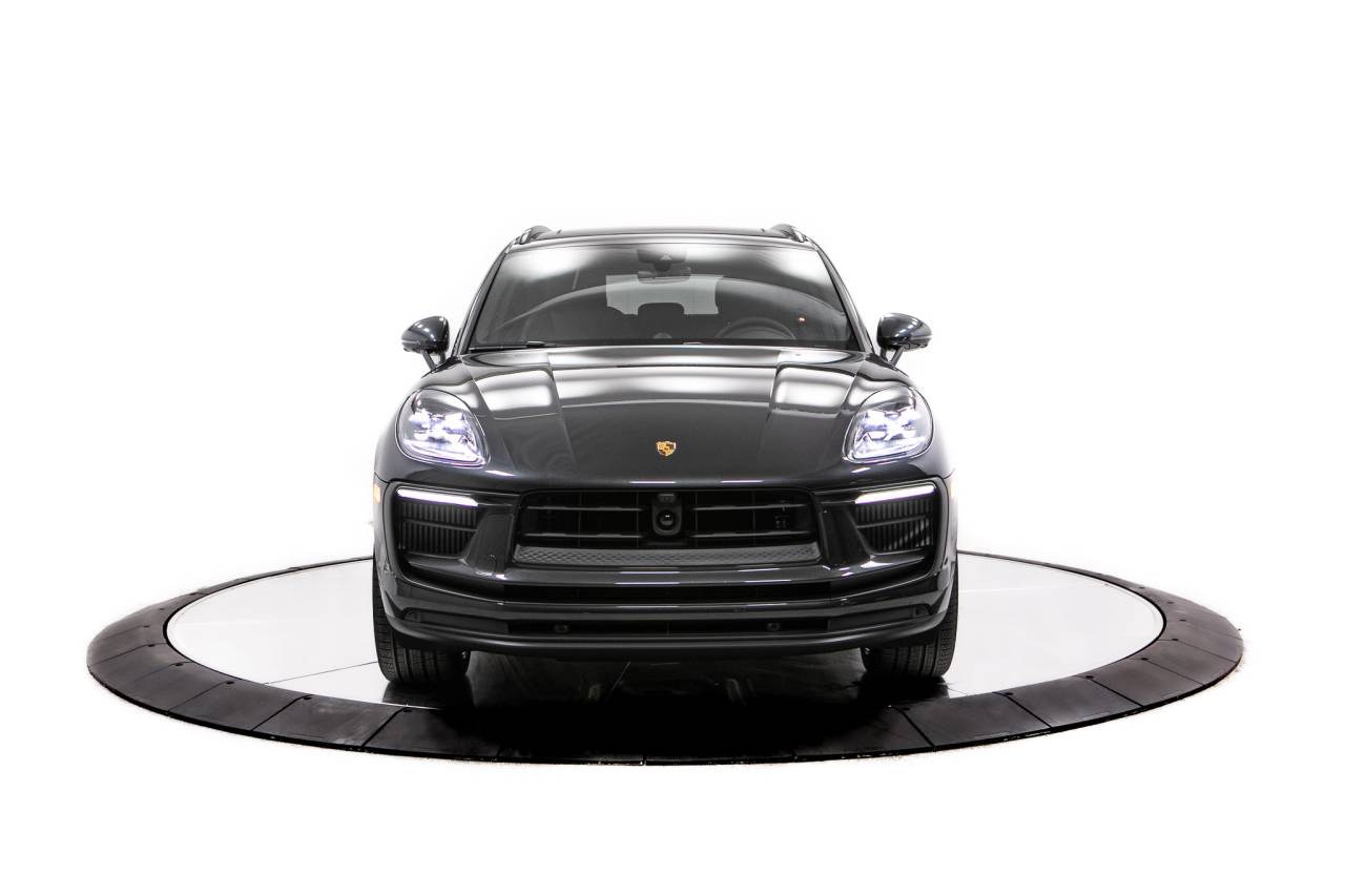 Thumbnail: 2026 Porsche Macan - 10
