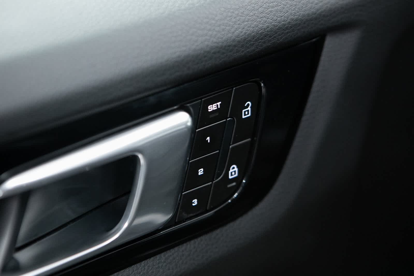 Thumbnail: 2023 Porsche Cayenne - 19