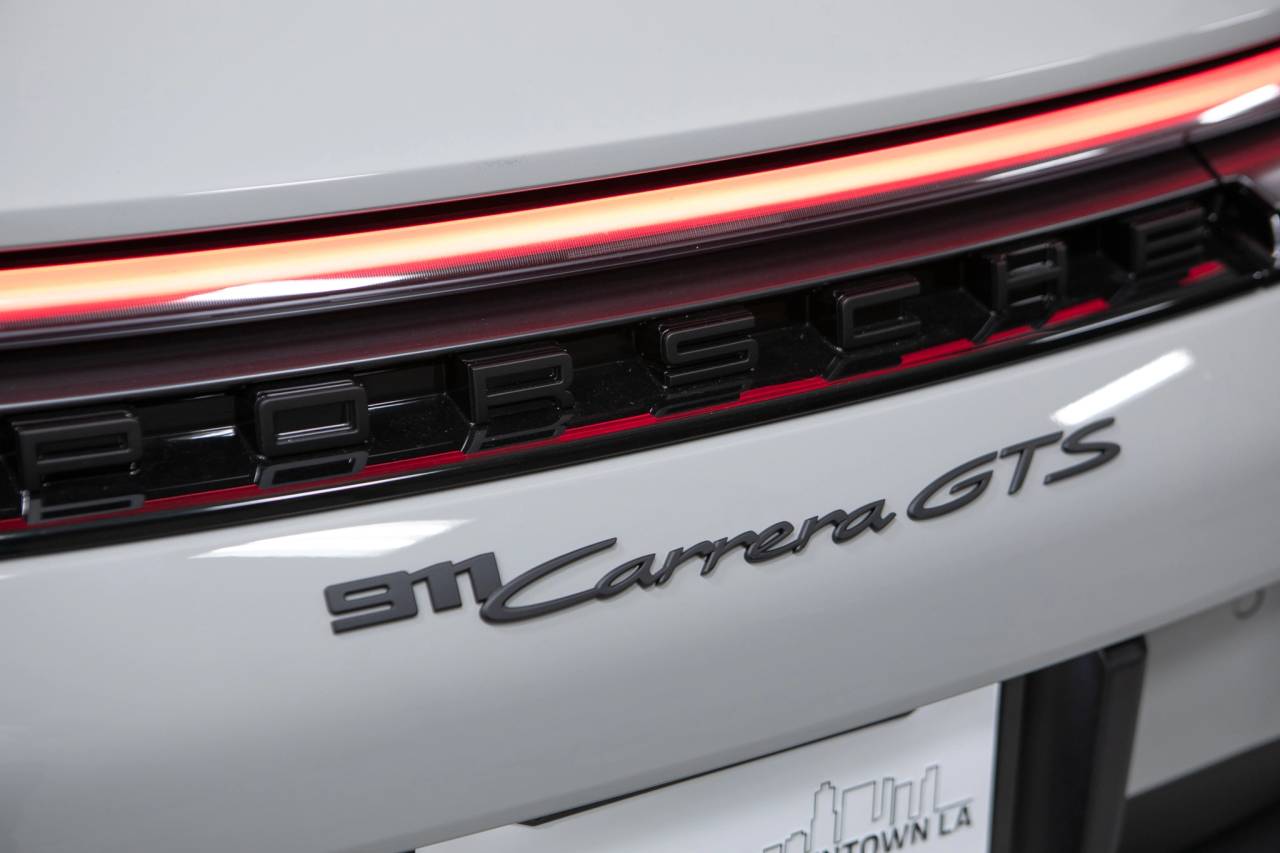 Thumbnail: 2026 Porsche 911 - 16