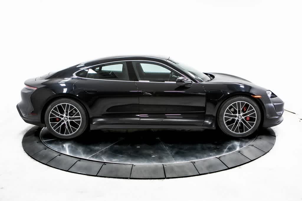 Thumbnail: 2022 Porsche Taycan - 8