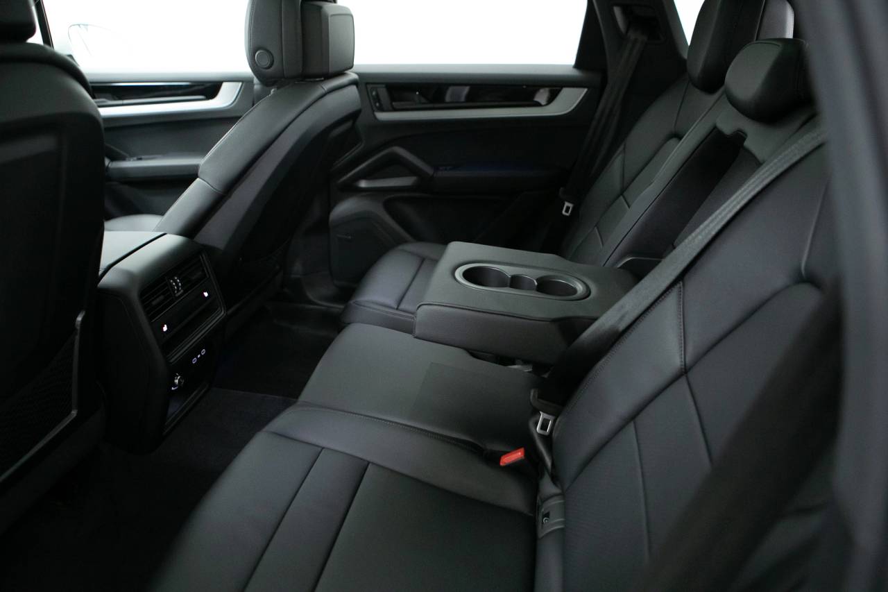 Thumbnail: 2026 Porsche Cayenne - 36