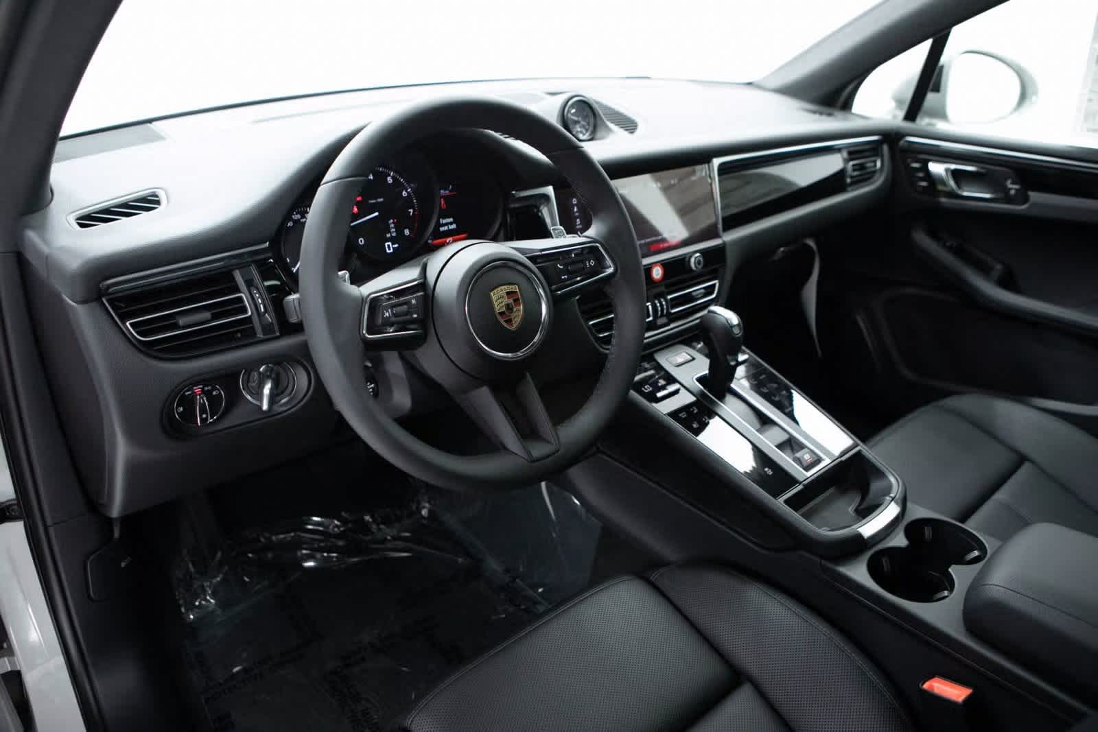 Thumbnail: 2025 Porsche Macan - 4