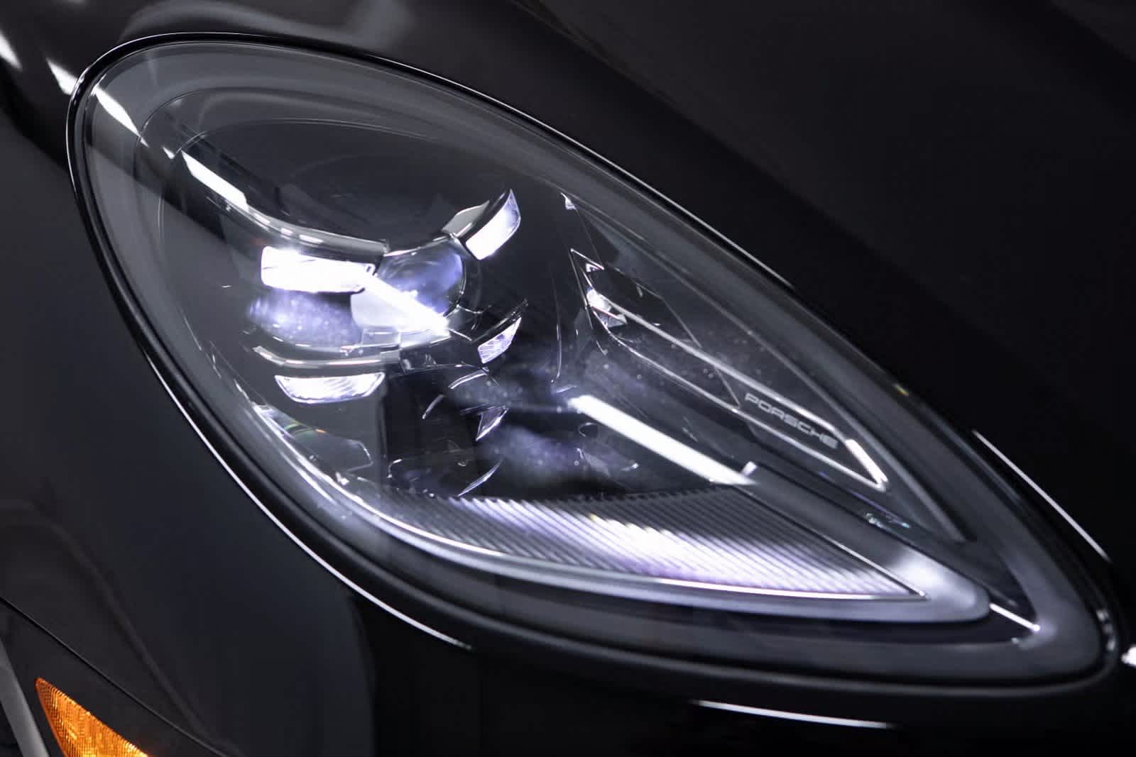 Thumbnail: 2025 Porsche Macan - 33