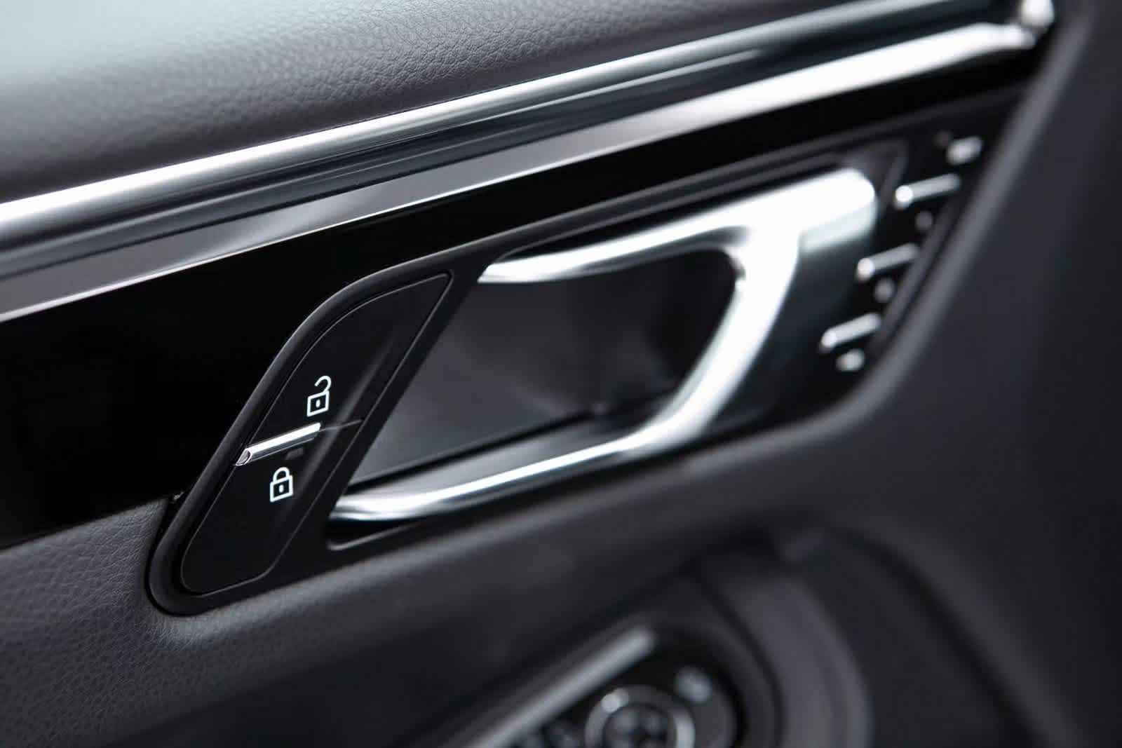 Thumbnail: 2025 Porsche Macan - 20