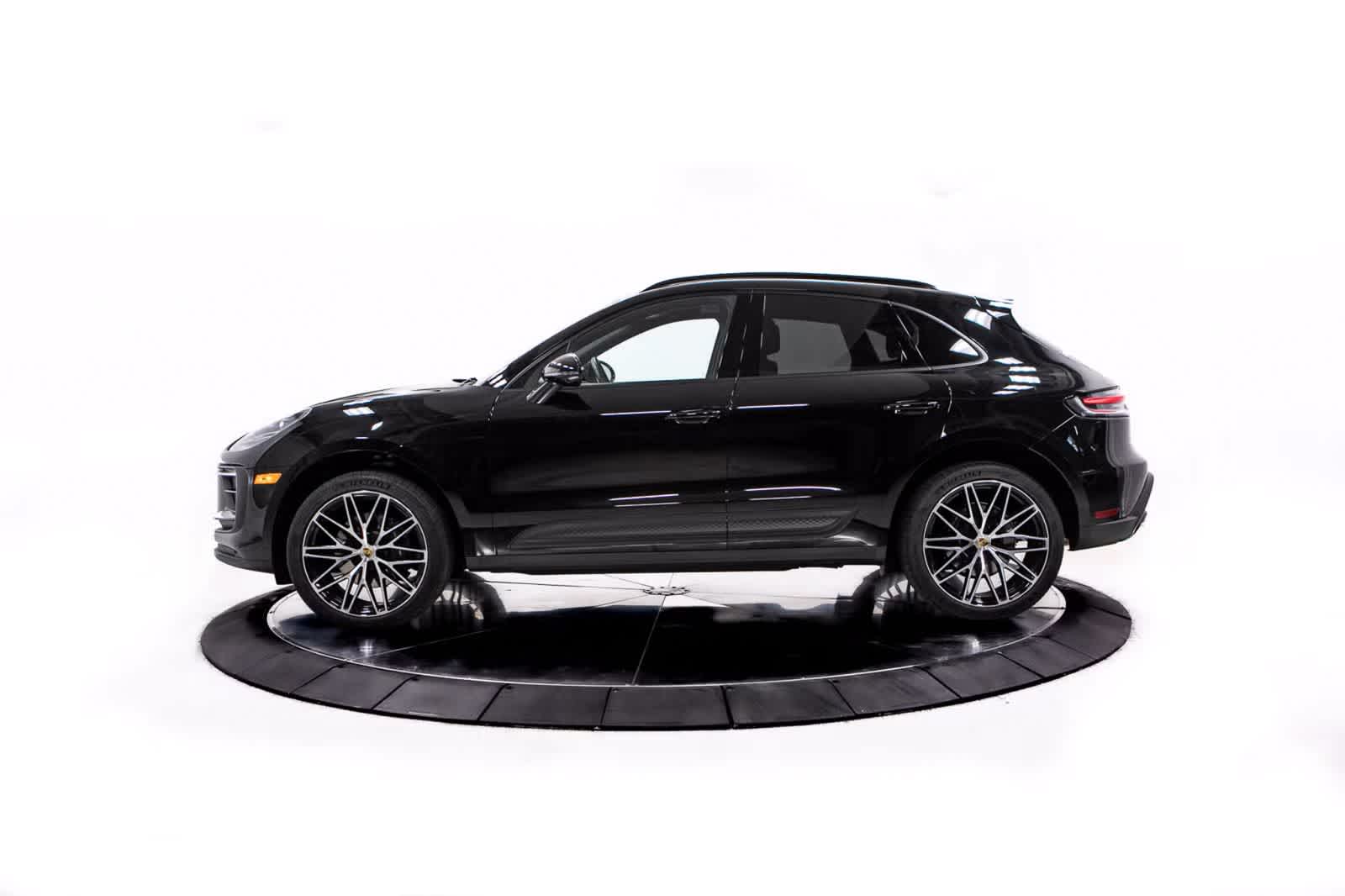 Thumbnail: 2026 Porsche Macan - 2