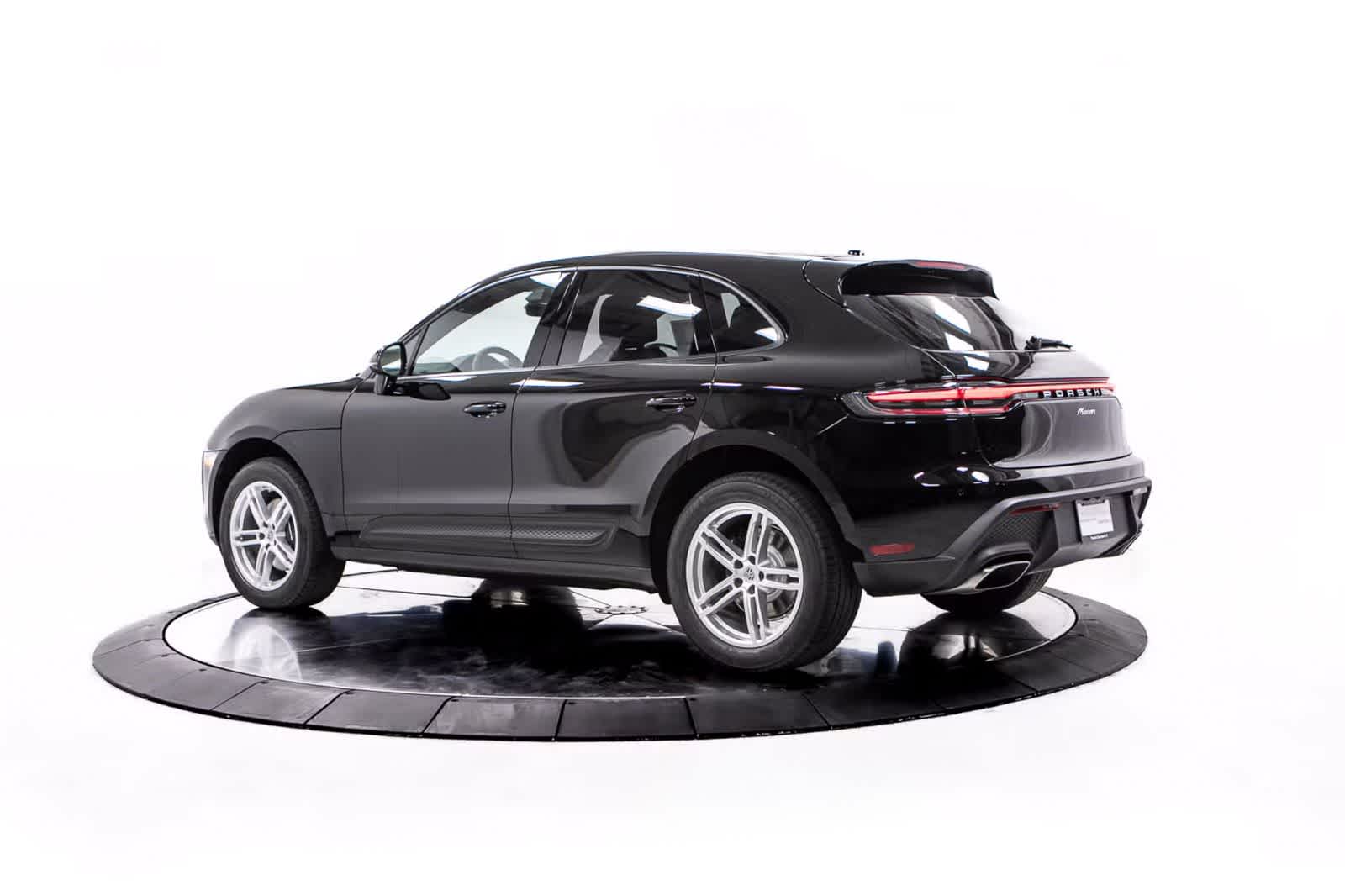 Thumbnail: 2026 Porsche Macan - 3