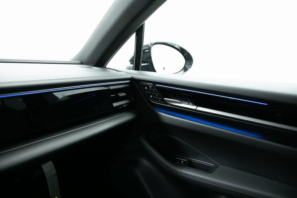 Thumbnail: 2025 Porsche Macan - 26
