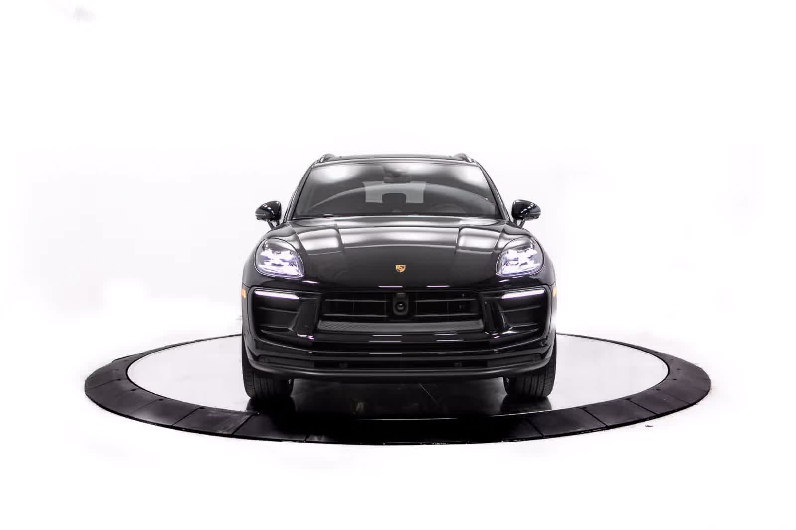 Thumbnail: 2026 Porsche Macan - 10
