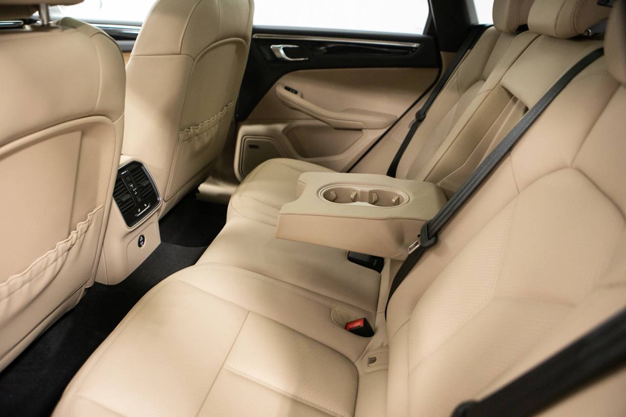 Thumbnail: 2026 Porsche Macan - 35