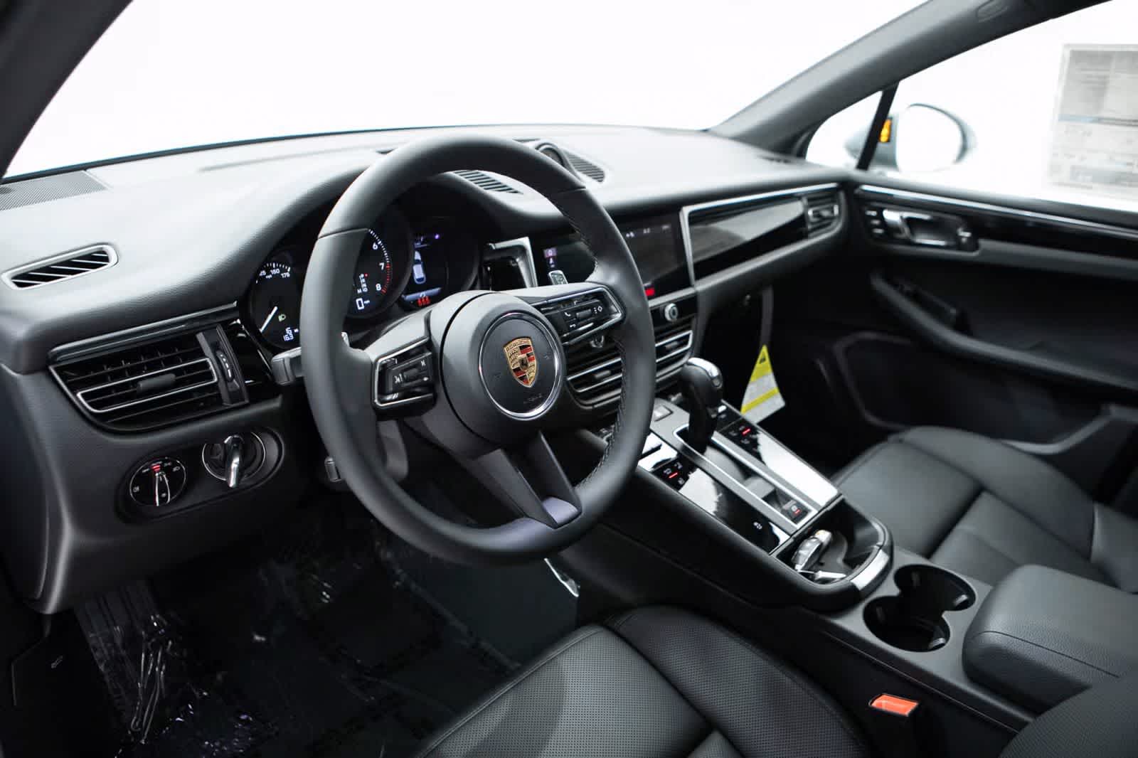 Thumbnail: 2026 Porsche Macan - 3