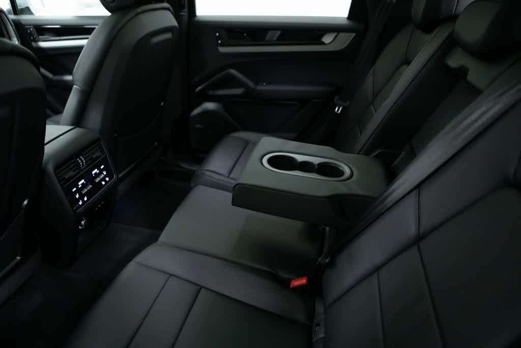 Thumbnail: 2025 Porsche Cayenne - 34
