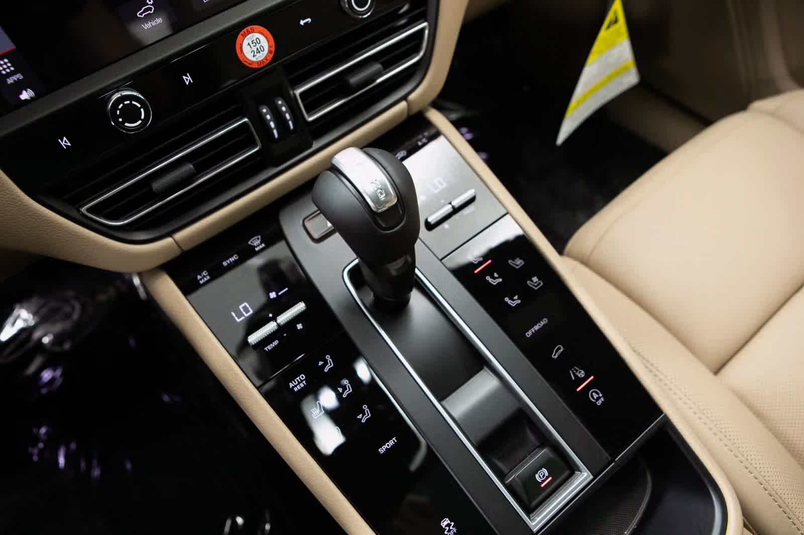 Thumbnail: 2026 Porsche Macan - 29