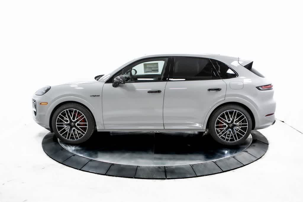 Thumbnail: 2025 Porsche Cayenne - 2