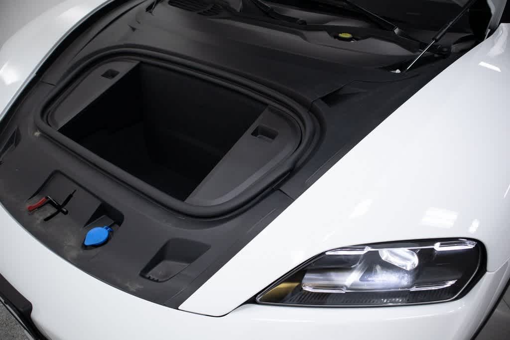 Thumbnail: 2025 Porsche Taycan - 31