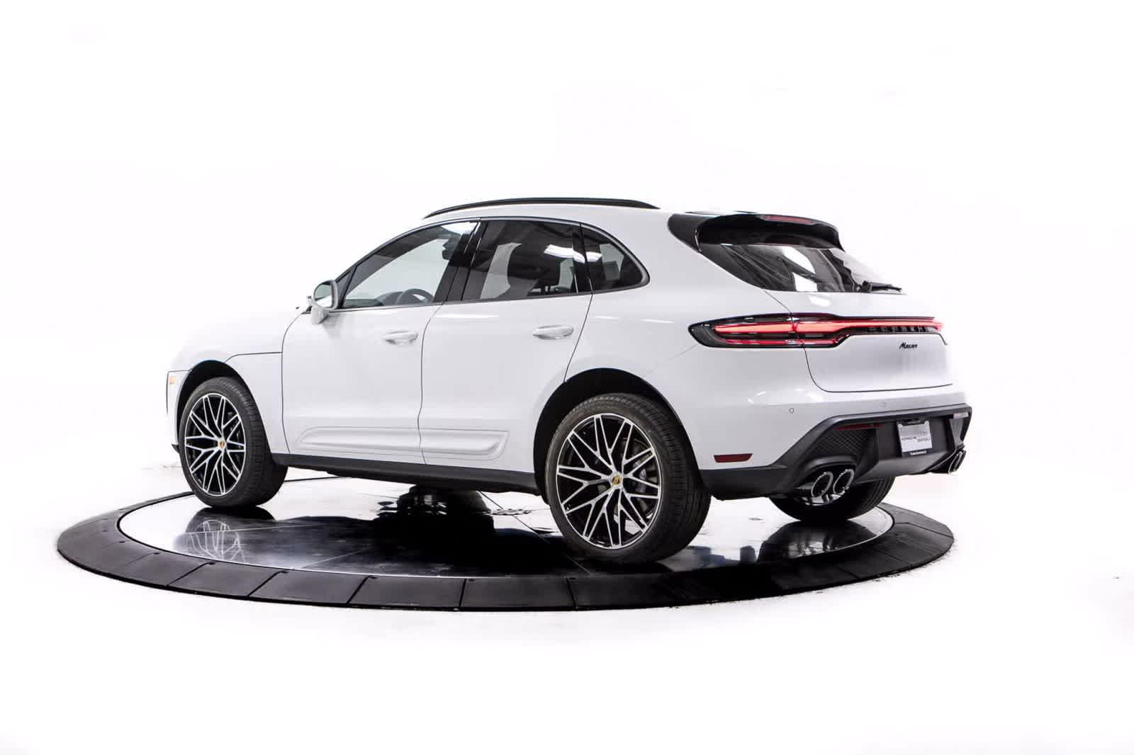 Thumbnail: 2026 Porsche Macan - 3