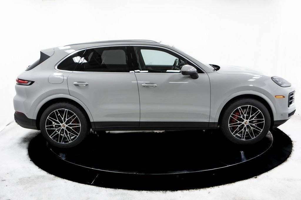 Thumbnail: 2025 Porsche Cayenne - 8