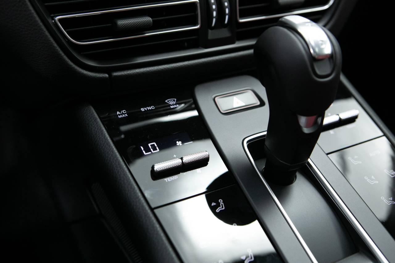 Thumbnail: 2026 Porsche Macan - 28