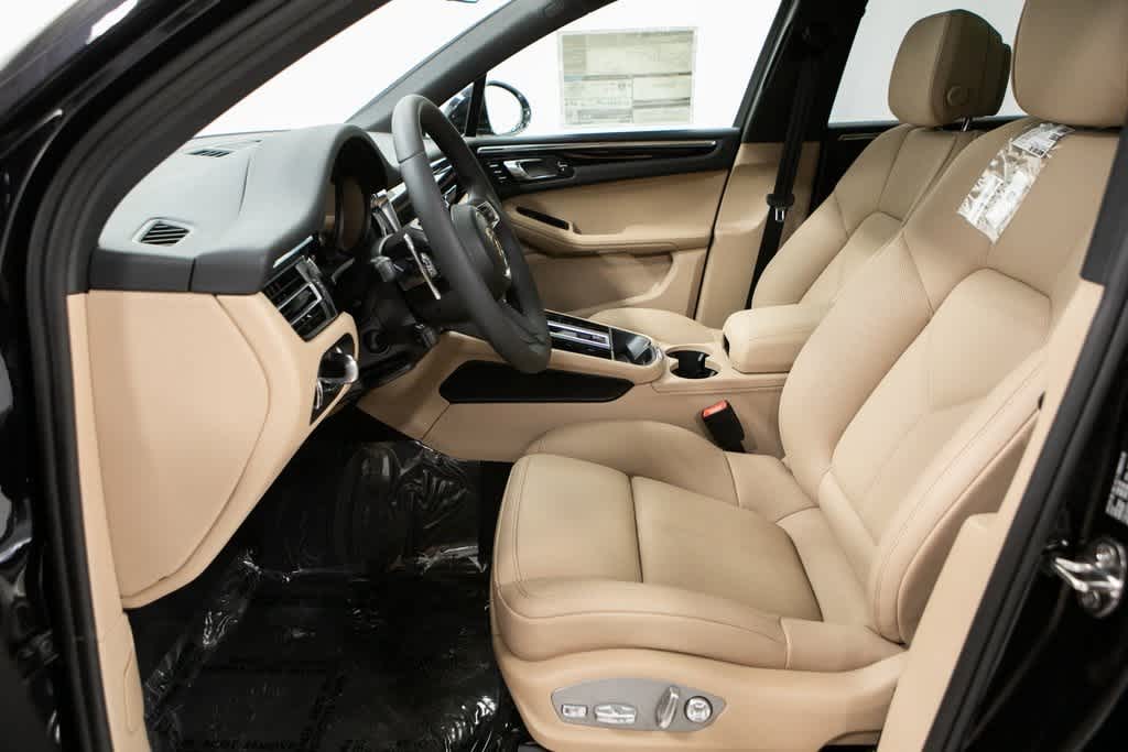 Thumbnail: 2025 Porsche Macan - 20