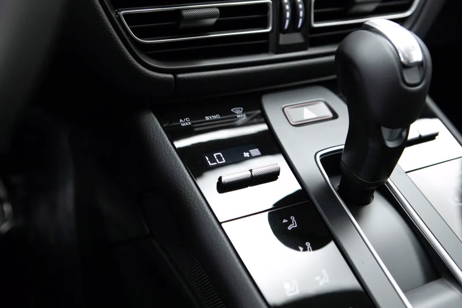 Thumbnail: 2026 Porsche Macan - 27