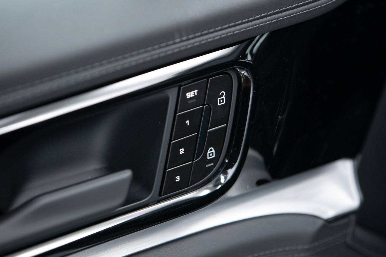 Thumbnail: 2026 Porsche Panamera - 26