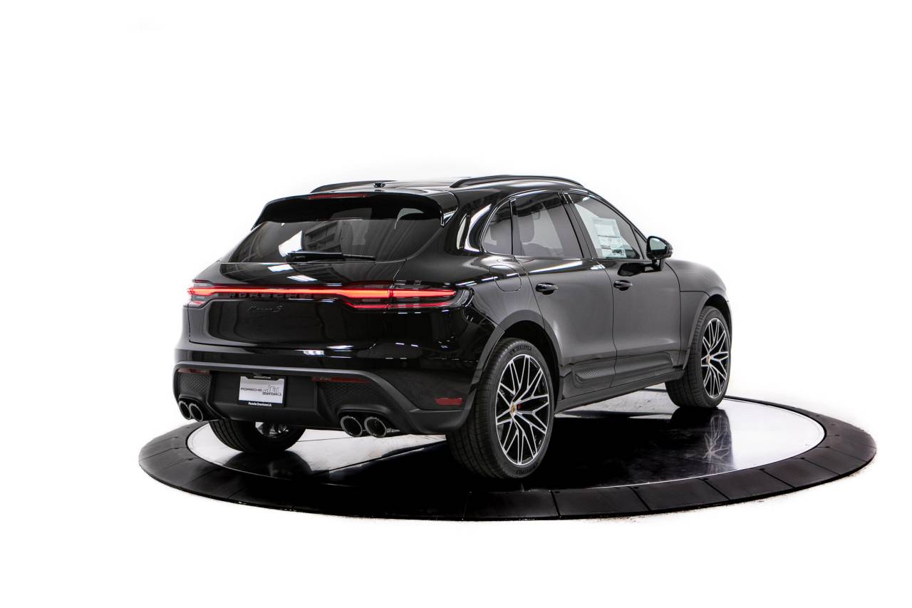 Thumbnail: 2026 Porsche Macan - 7