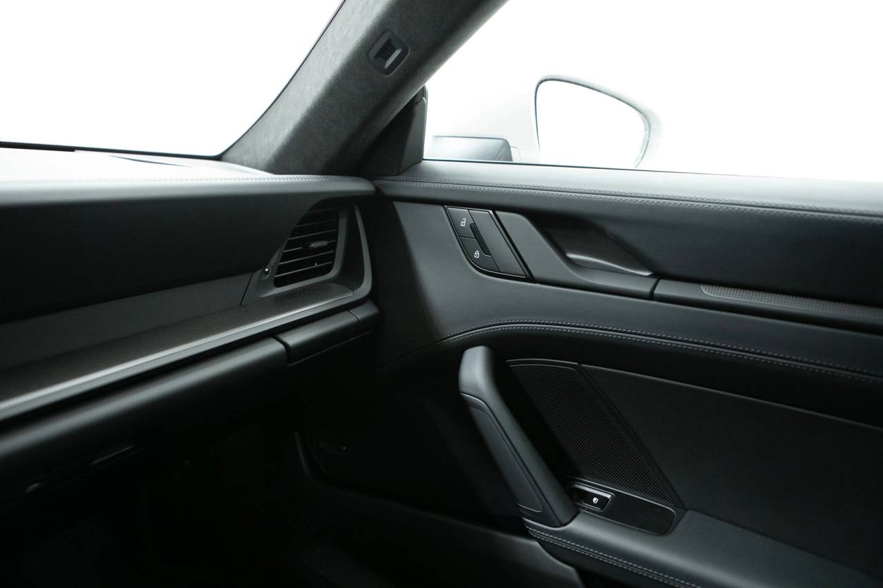 Thumbnail: 2026 Porsche 911 - 31