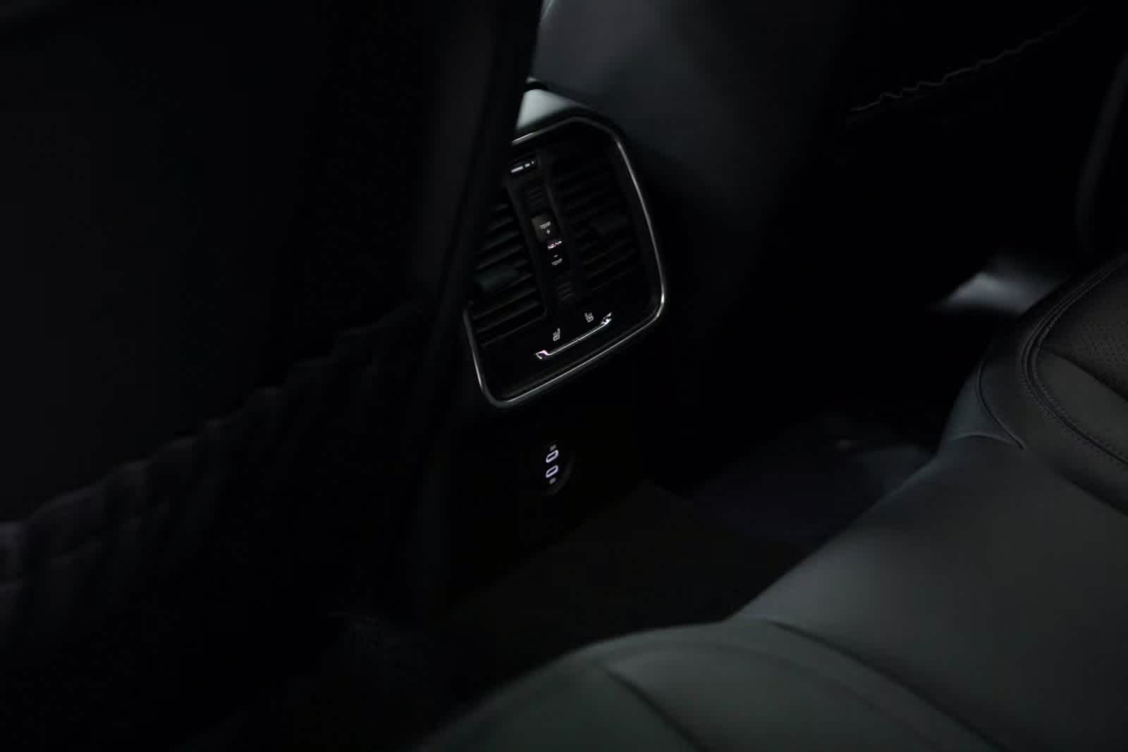 Thumbnail: 2025 Porsche Macan - 27