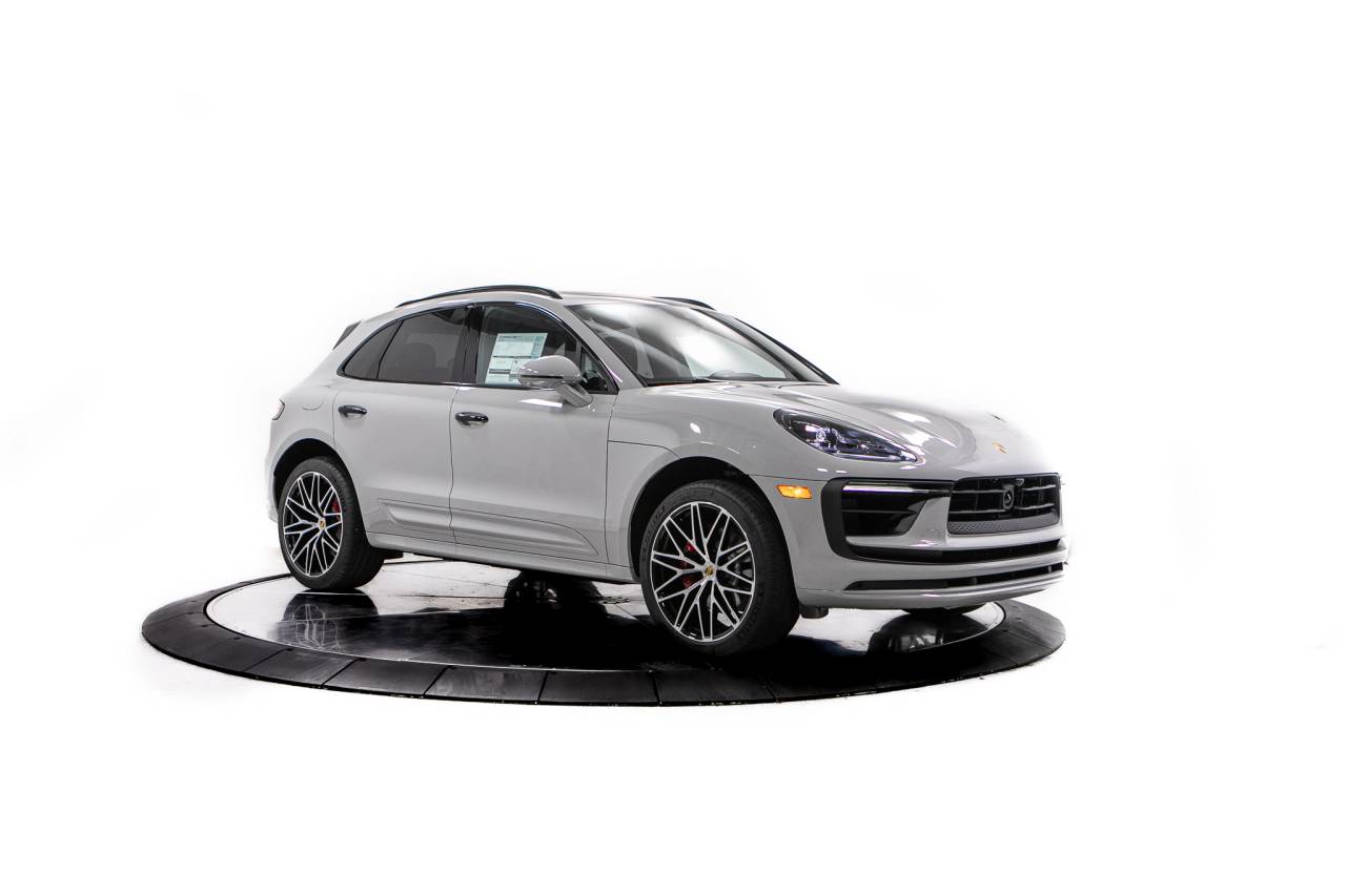 Thumbnail: 2026 Porsche Macan - 9