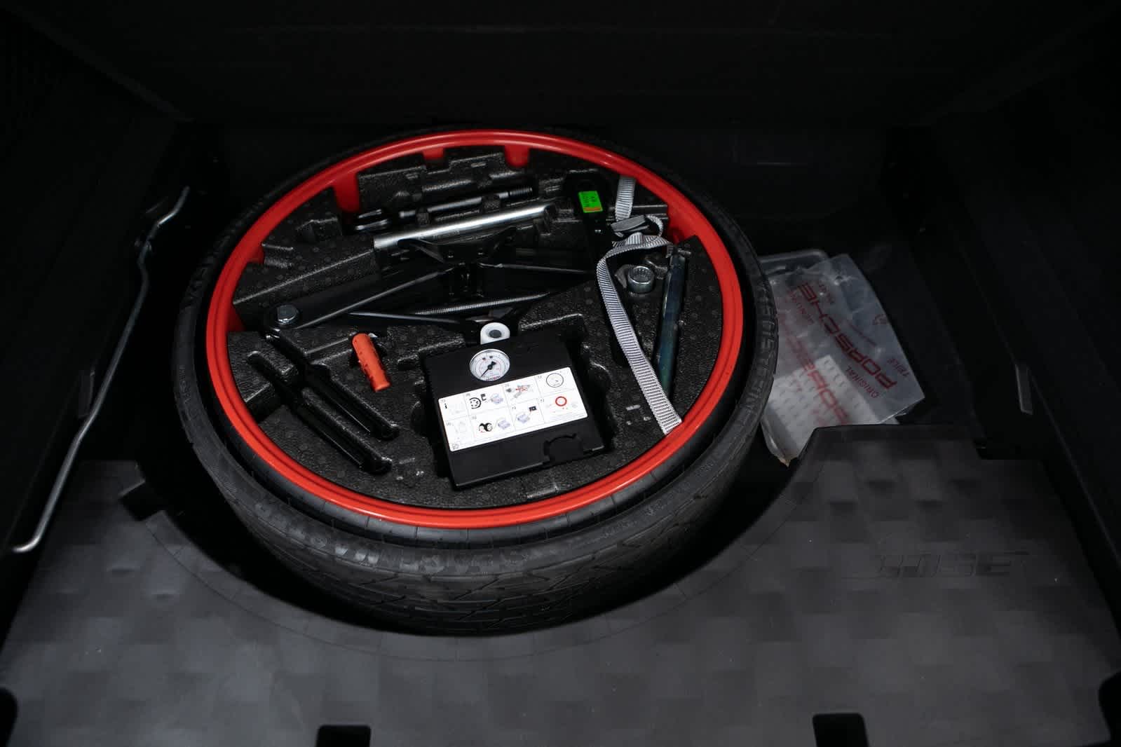 Thumbnail: 2022 Porsche Cayenne - 32