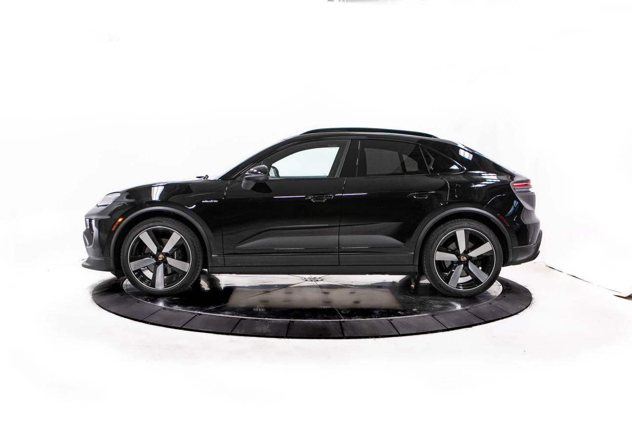 2025 Porsche Macan Electric 4 photo 2