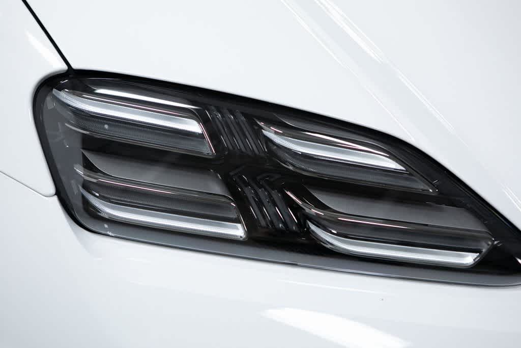 Thumbnail: 2025 Porsche Macan - 18