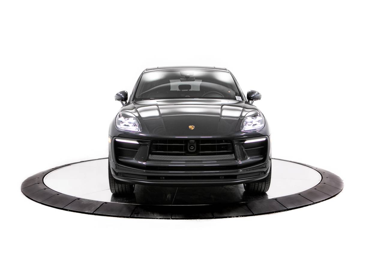 Thumbnail: 2026 Porsche Macan - 10
